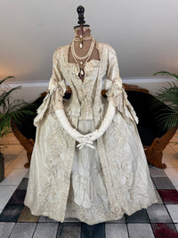 Robe rococo ivoire à la Française et jupon, ca. 1765