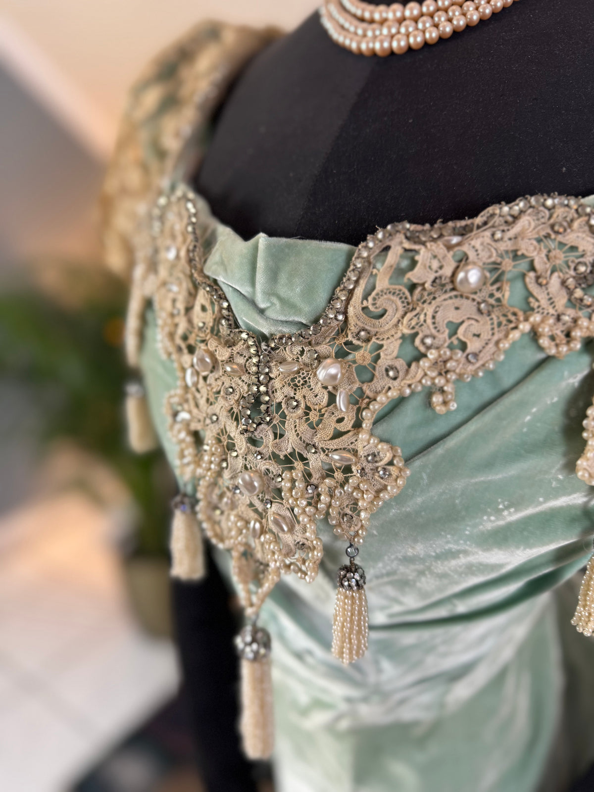 Antique ROUFF Paris Green Velvet Evening Dress – Victorian Couture ca. 1898