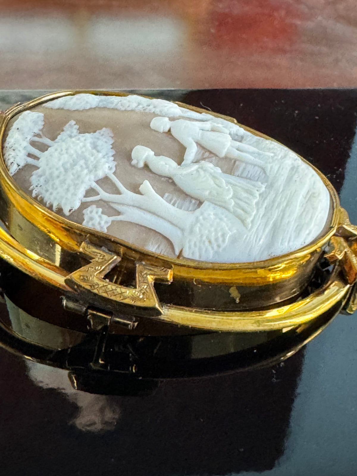 Biedermeier Shell Cameo ca. 1848 – Romantic Lovers in a Park