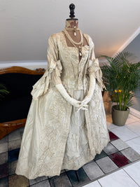 Robe rococo ivoire à la Française et jupon, ca. 1765