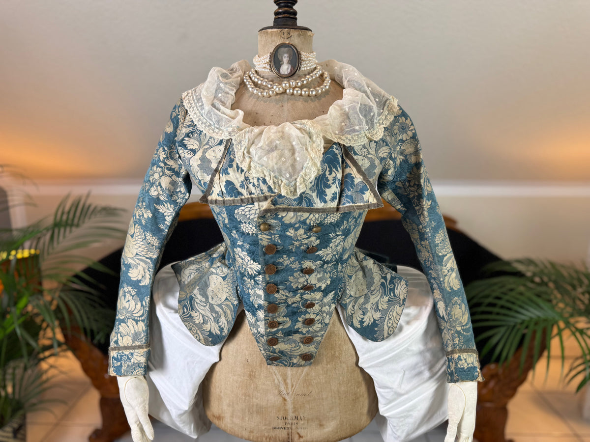 Rococo Caraco 1750 – Blue‑White Floral Silk, Riding‑Style Jacket