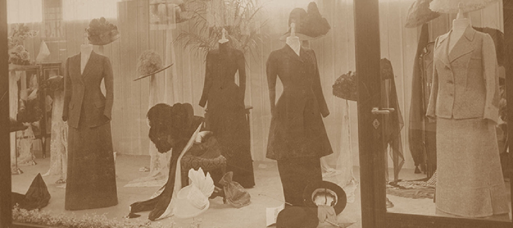 ANTIQUE GOWN The World's Leading Source for Authentic Antique Fashion ANTIQUE GOWN The World's Leading Source for Authentic Antique Fashion