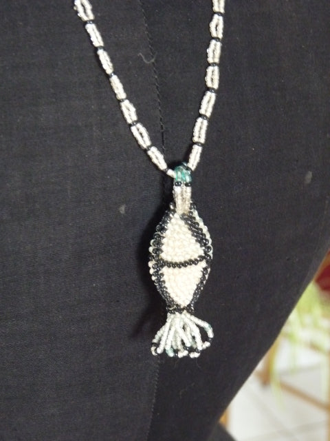 Antikes Perlenhalsband mit Anhänger, 1920er
