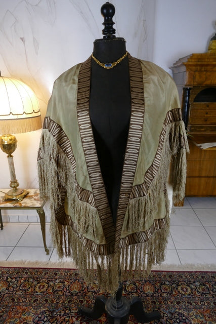 Robe cape à tournure, vers 1870
