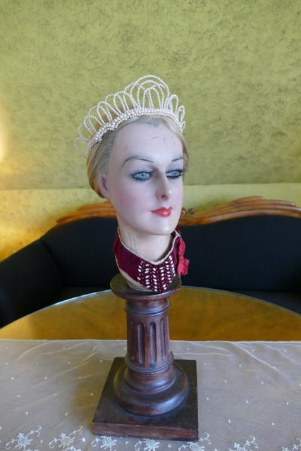 Red Velvet Collar, ca. 1895
