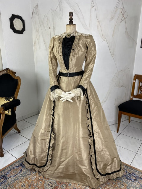 1890-1899 Antique Dresses ANTIQUE GOWN 1890-1899 Antique Dresses ANTIQUE GOWN