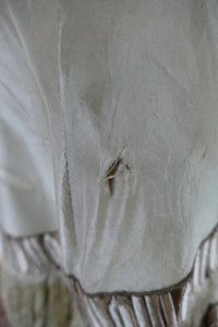 Robe cape à tournure, vers 1870