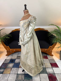 Robe du soir Empire en challis et satin bleu, vers 1815