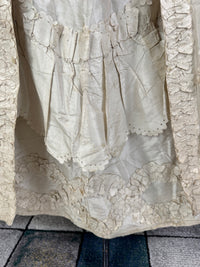 Robe rococo ivoire à la Française et jupon, ca. 1765