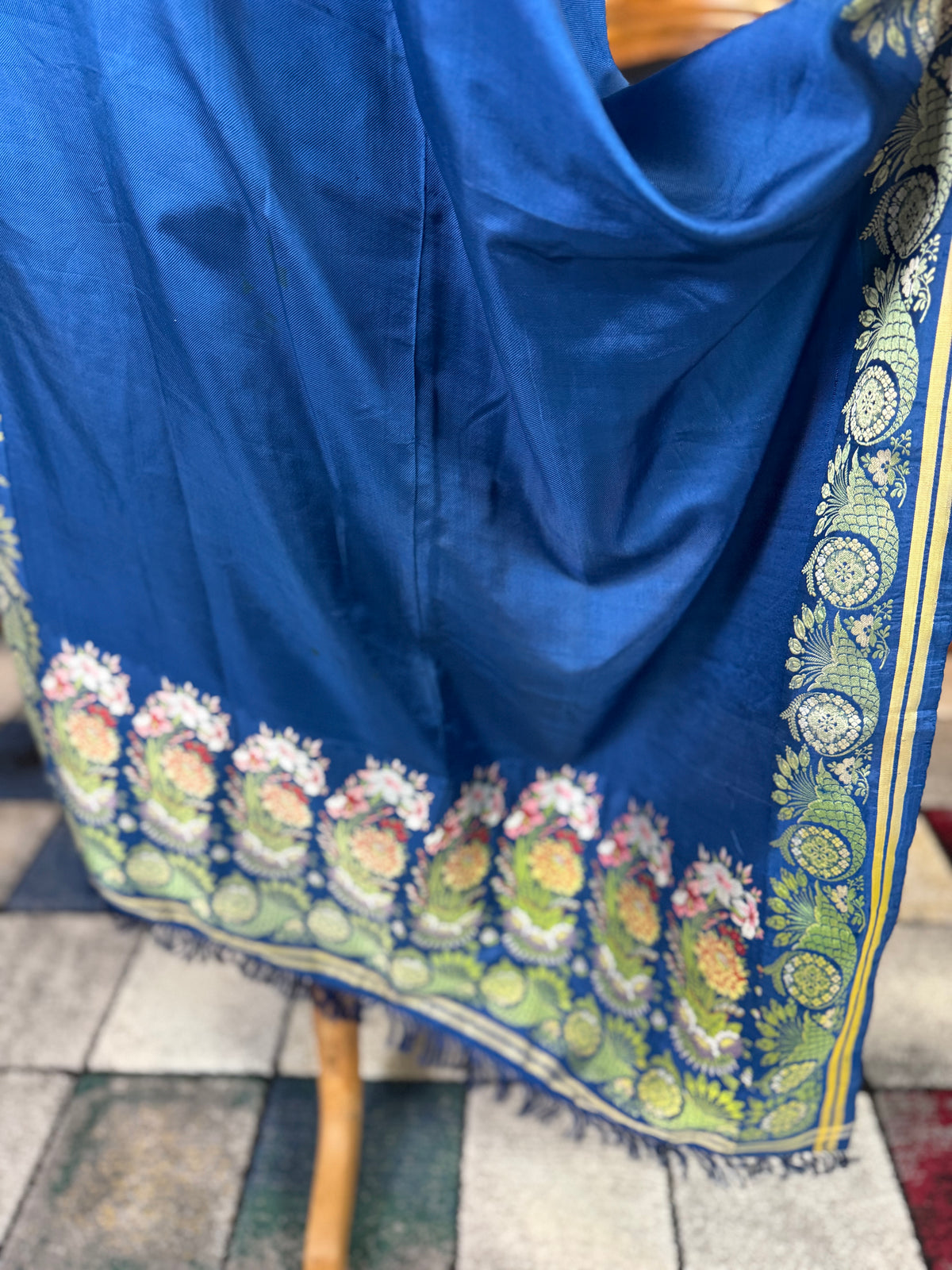 Rococo Elegance in Spitalfields Silk – Antique Stole, ca. 1790