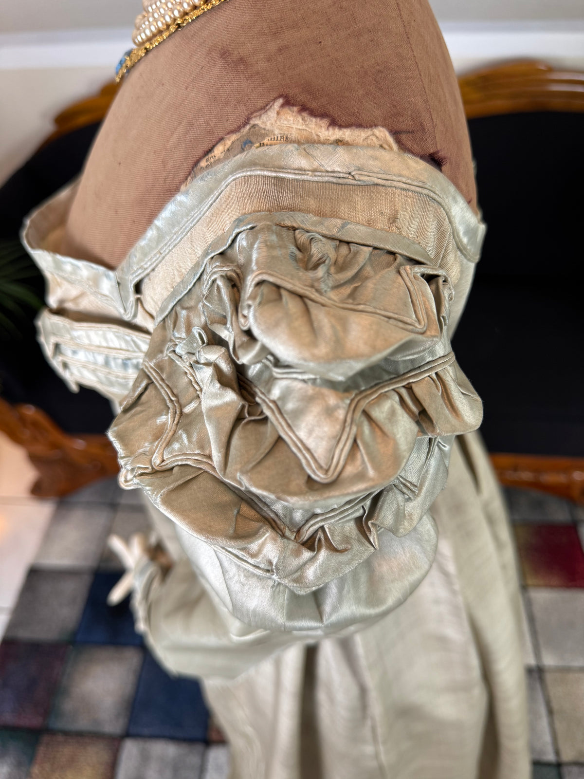 Robe du soir Empire en challis et satin bleu, vers 1815