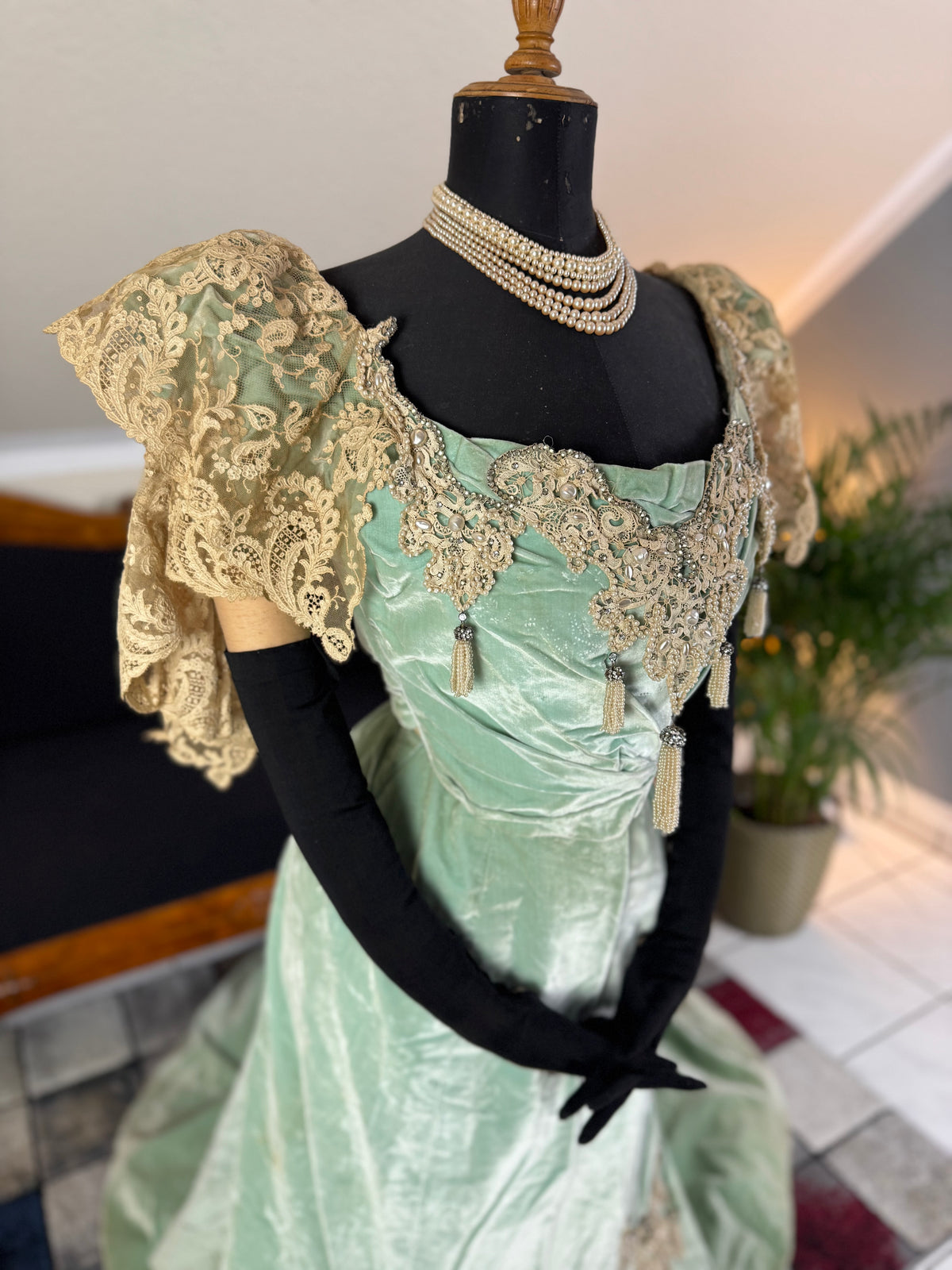 Antique ROUFF Paris Green Velvet Evening Dress – Victorian Couture ca. 1898
