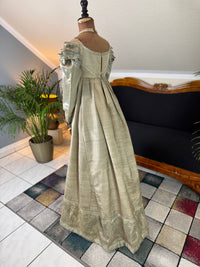 Robe du soir Empire en challis et satin bleu, vers 1815