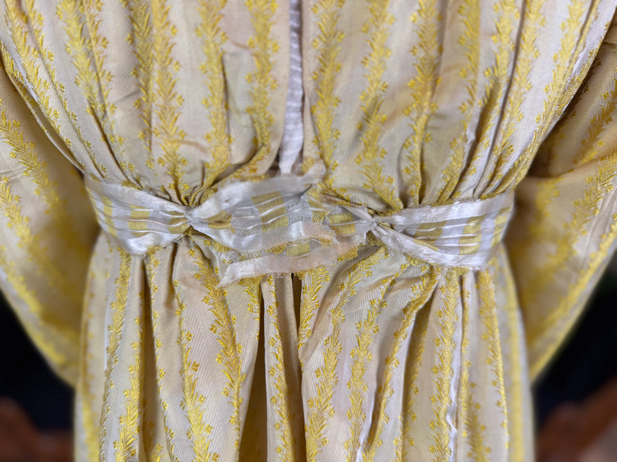 Robe du soir Empire en soie à motifs, vers 1810
