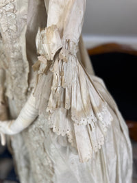 Robe rococo ivoire à la Française et jupon, ca. 1765