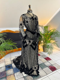 MARC WALTER Exceptional Evening Gown ca. 1904 – Parisian Couture Lace, Tulle & Velvet Masterpiece