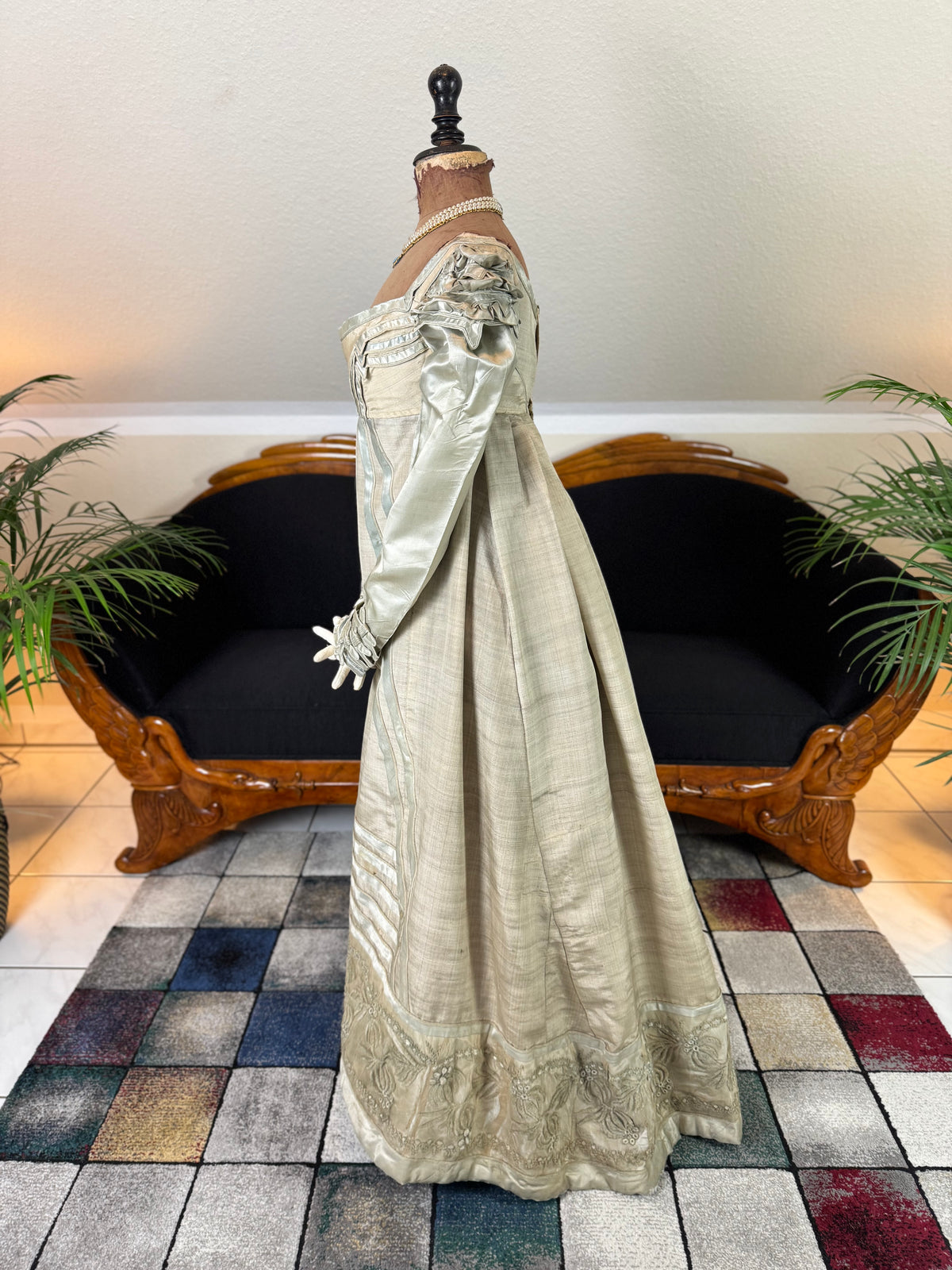 Robe du soir Empire en challis et satin bleu, vers 1815