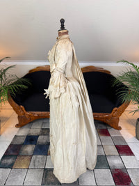 Robe rococo ivoire à la Française et jupon, ca. 1765
