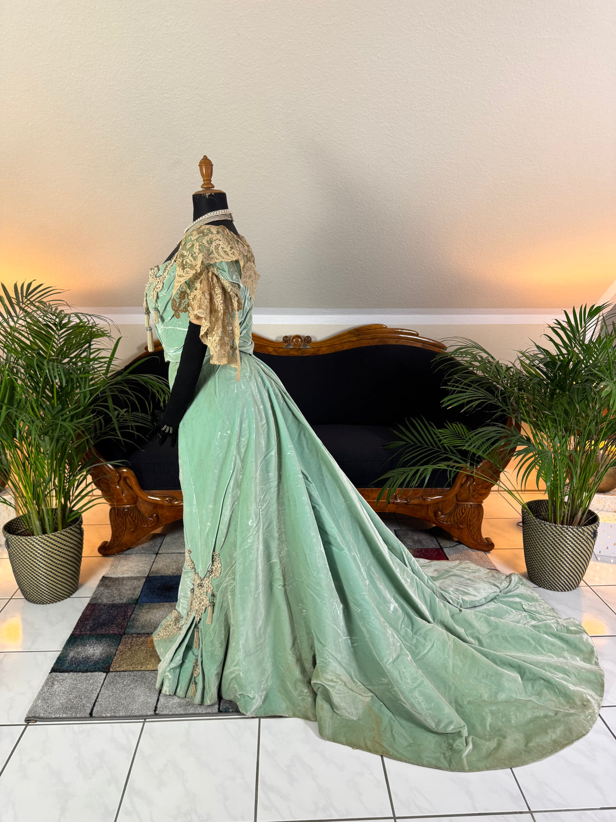 Antique ROUFF Paris Green Velvet Evening Dress – Victorian Couture ca. 1898