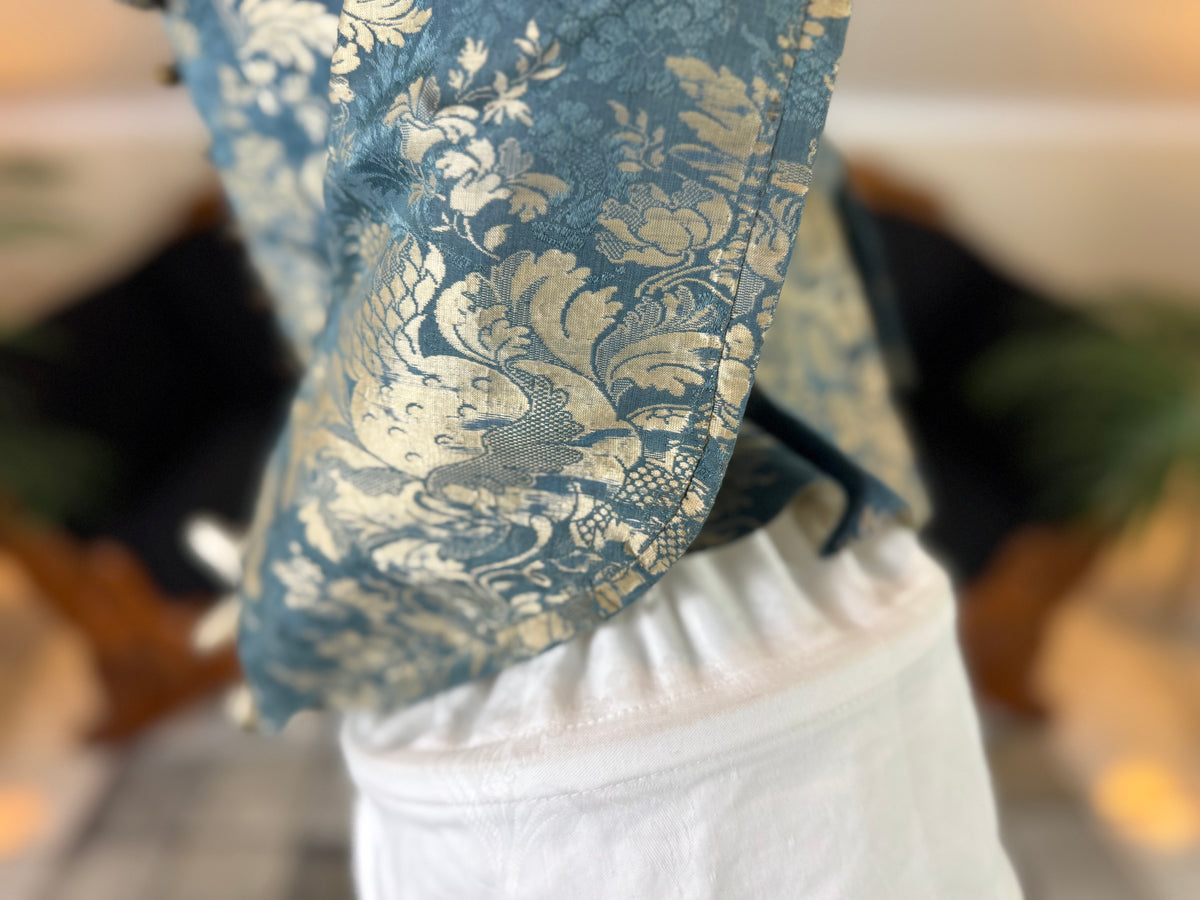 Rococo Caraco 1750 – Blue‑White Floral Silk, Riding‑Style Jacket