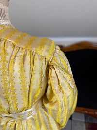 Robe du soir Empire en soie à motifs, vers 1810