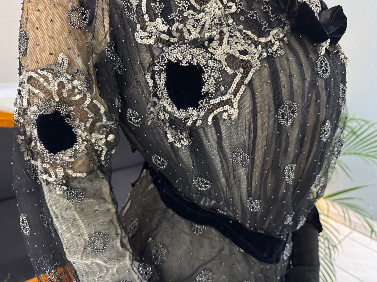 MARC WALTER Exceptional Evening Gown ca. 1904 – Parisian Couture Lace, Tulle & Velvet Masterpiece
