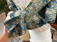 Rococo Caraco 1750 – Blue‑White Floral Silk, Riding‑Style Jacket
