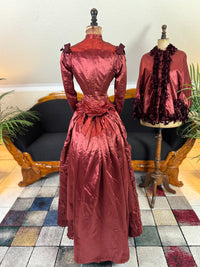 Ensemble de visite victorien antique, vers 1883