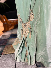 Antique ROUFF Paris Green Velvet Evening Dress – Victorian Couture ca. 1898