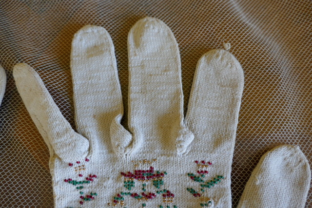 Gants Biedermeier anciens, datés de 1839