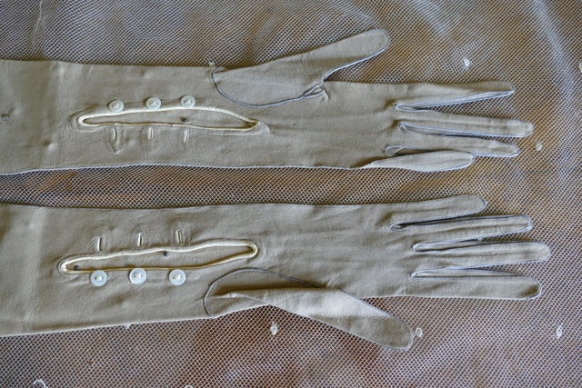 Gants d'opéra anciens, vers 1890-1910