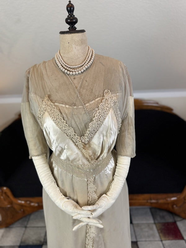 ALMERA ROBES Antique Evening Dress, ca. 1910 ANTIQUE GOWN ALMERA ROBES Antique Evening Dress, ca. 1910 ANTIQUE GOWN