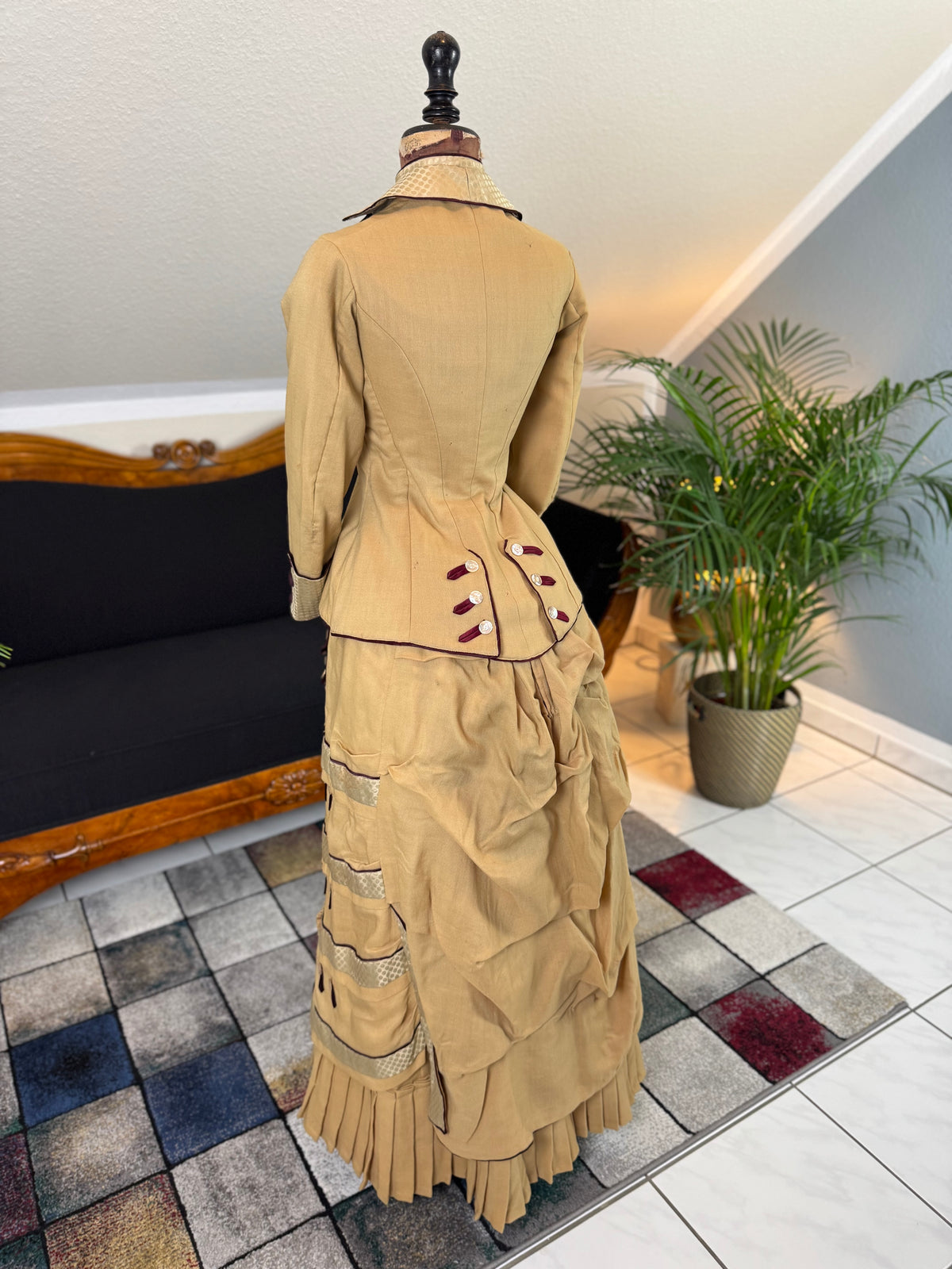 Robe de visite antique de style princesse, vers 1878