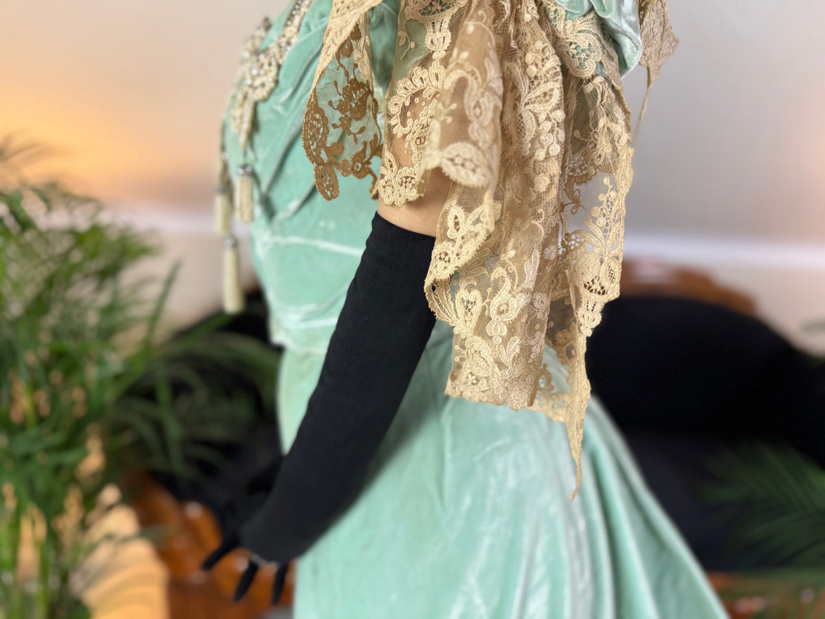Antique ROUFF Paris Green Velvet Evening Dress – Victorian Couture ca. 1898