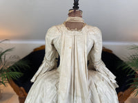 Robe rococo ivoire à la Française et jupon, ca. 1765