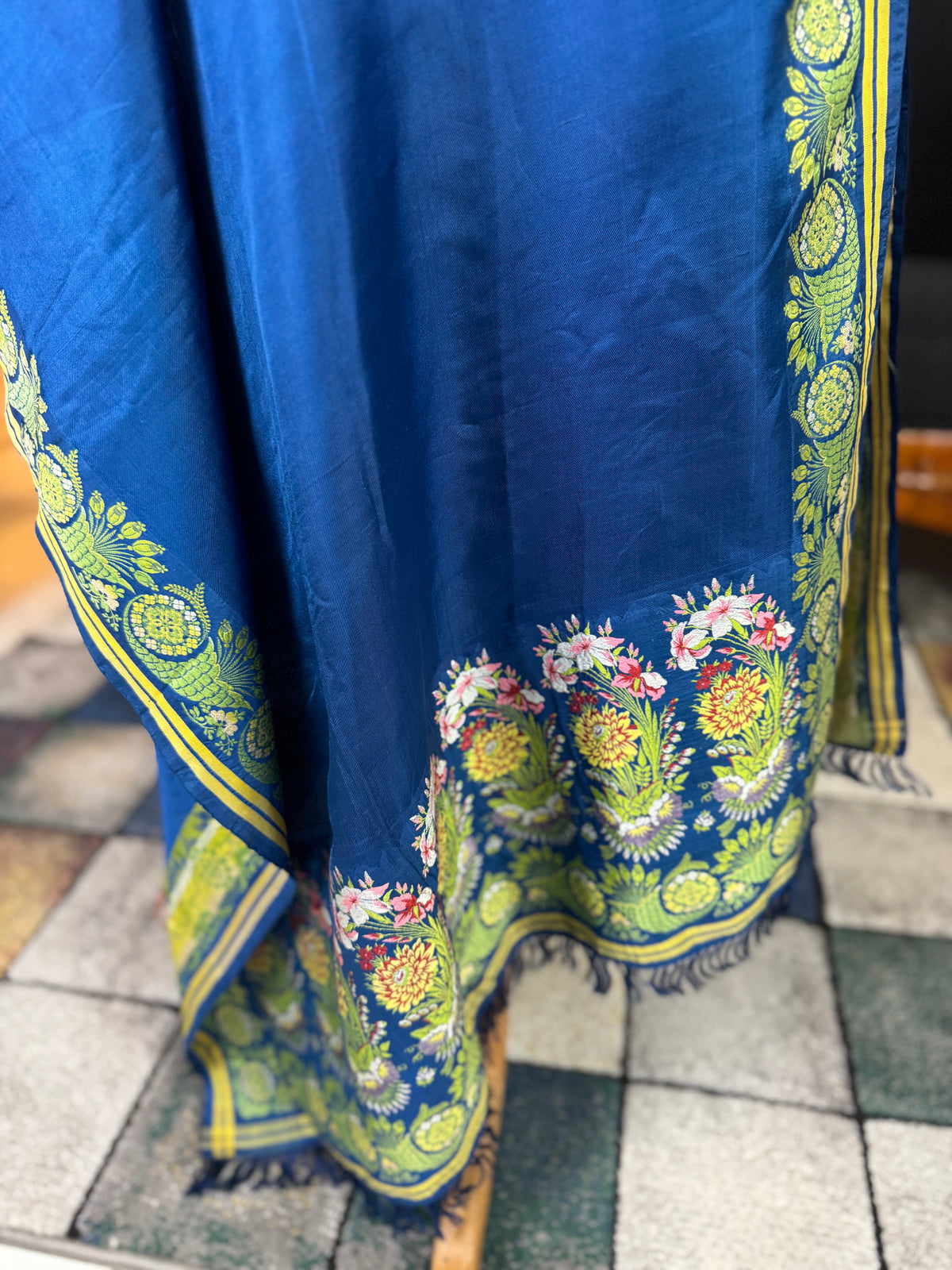 Rococo Elegance in Spitalfields Silk – Antique Stole, ca. 1790