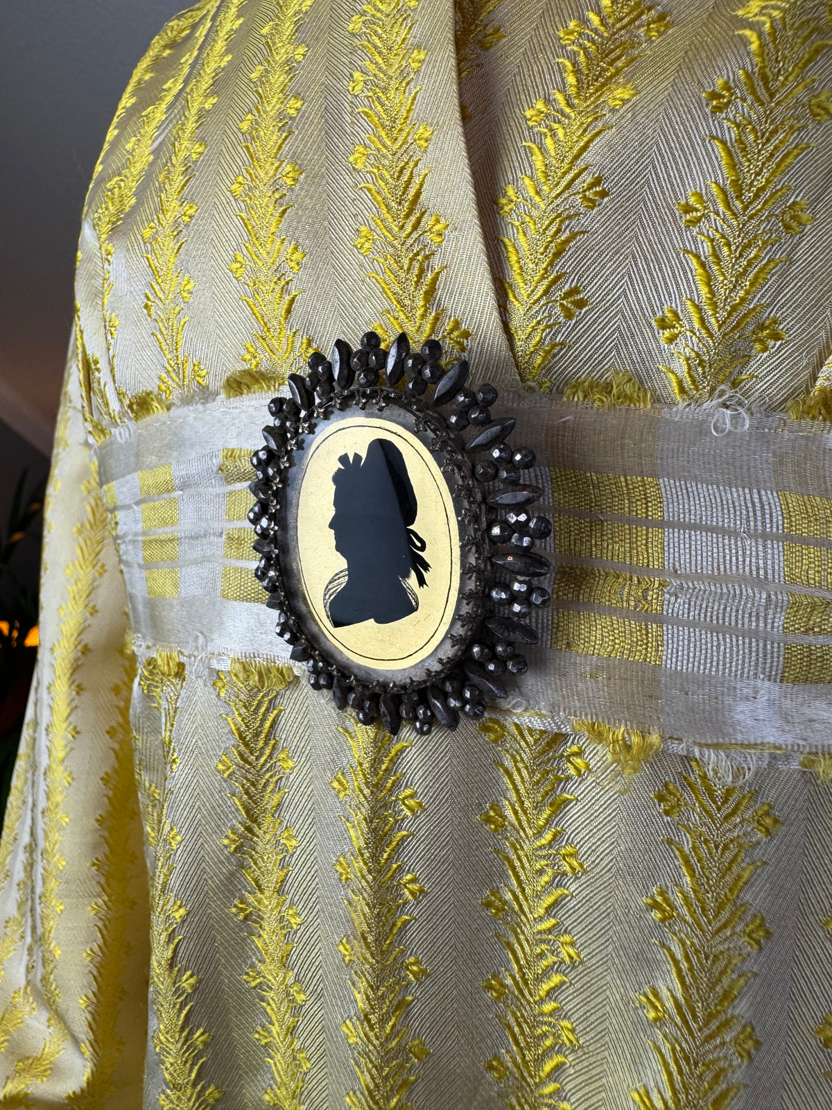 Robe du soir Empire en soie à motifs, vers 1810