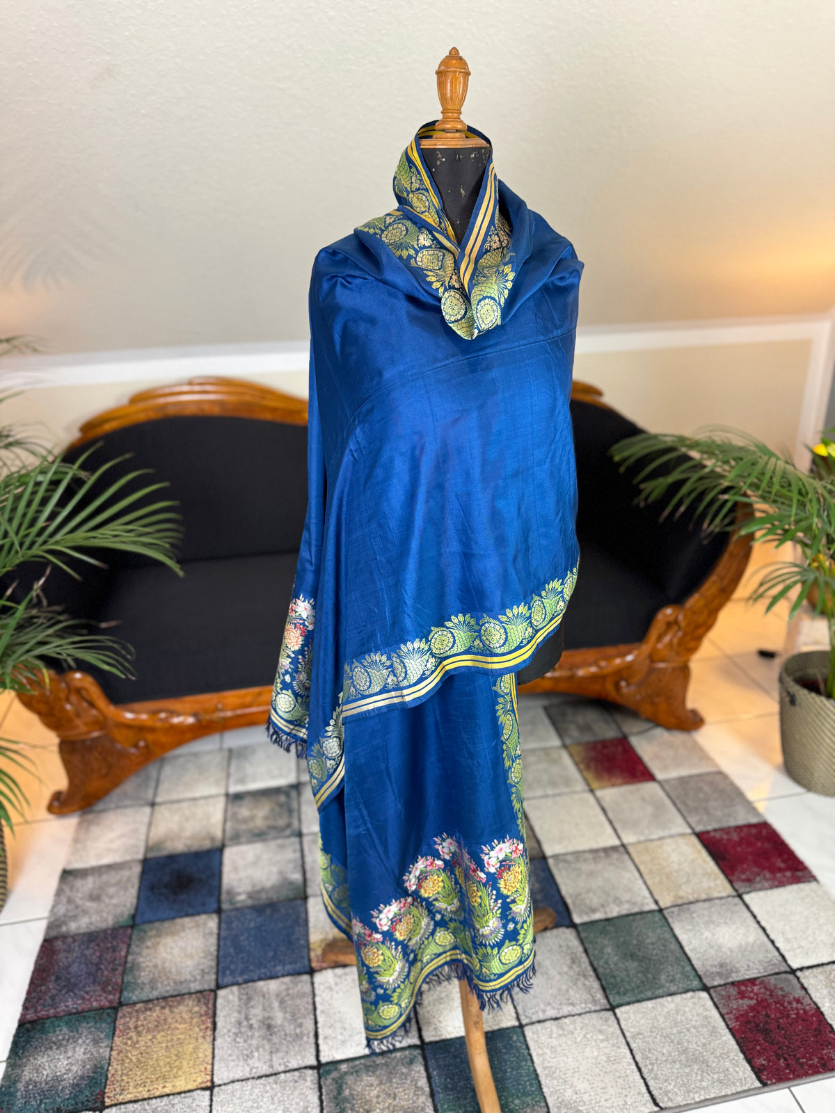 Rococo Elegance in Spitalfields Silk – Antique Stole, ca. 1790