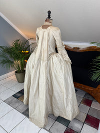Robe rococo ivoire à la Française et jupon, ca. 1765