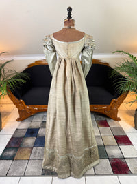 Robe du soir Empire en challis et satin bleu, vers 1815