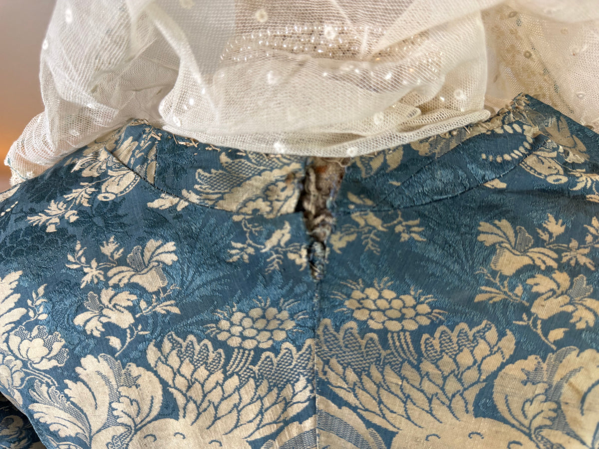 Rococo Caraco 1750 – Blue‑White Floral Silk, Riding‑Style Jacket