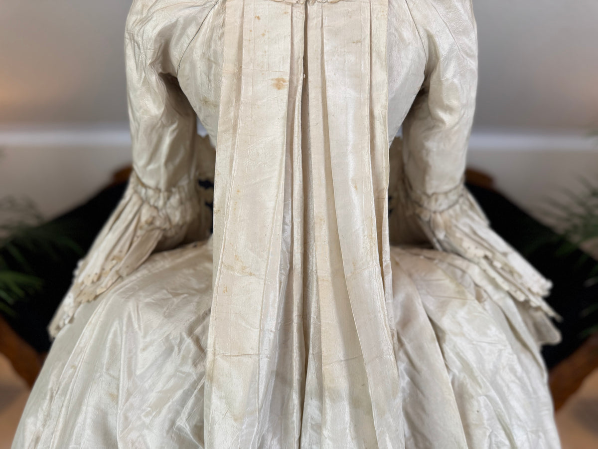 Robe rococo ivoire à la Française et jupon, ca. 1765