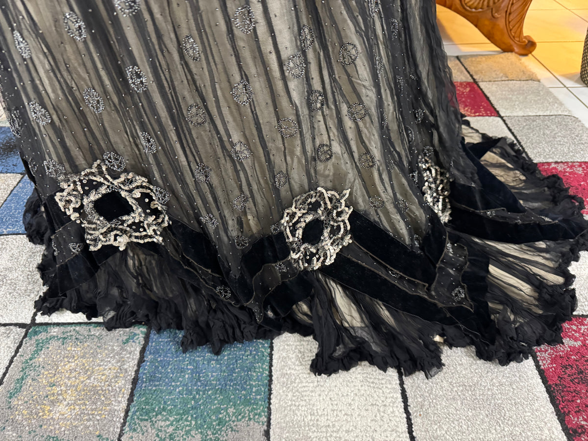 MARC WALTER Exceptional Evening Gown ca. 1904 – Parisian Couture Lace, Tulle & Velvet Masterpiece