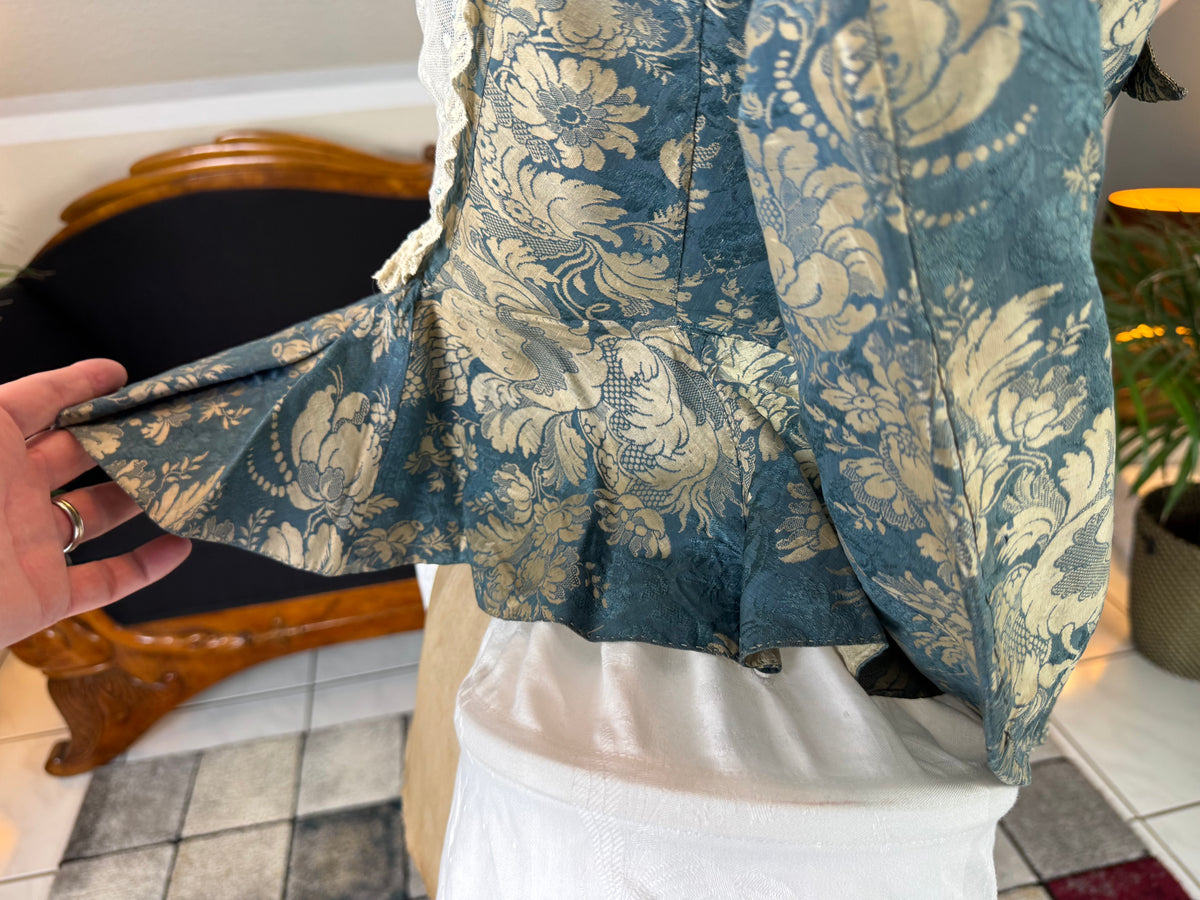 Rococo Caraco 1750 – Blue‑White Floral Silk, Riding‑Style Jacket