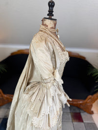 Robe rococo ivoire à la Française et jupon, ca. 1765
