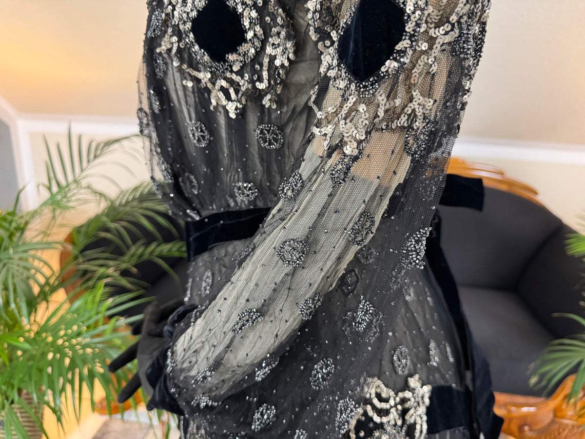 MARC WALTER Exceptional Evening Gown ca. 1904 – Parisian Couture Lace, Tulle & Velvet Masterpiece