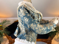 Rococo Caraco 1750 – Blue‑White Floral Silk, Riding‑Style Jacket