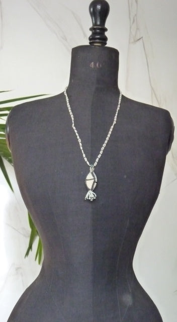 Antikes Perlenhalsband mit Anhänger, 1920er