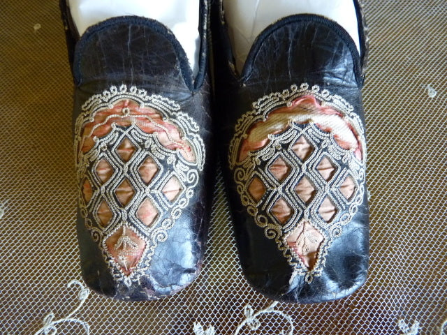 Black Glacé Kid Slippers, pink silk, ca. 1855-1865