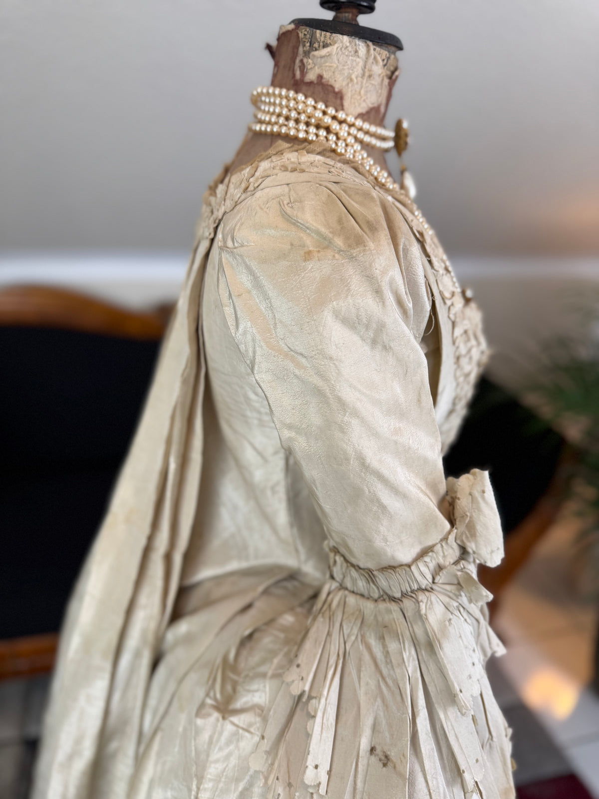 Robe rococo ivoire à la Française et jupon, ca. 1765